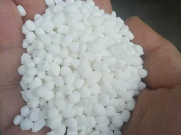 Kakšna je razlika med gnojili z nadzorovanim sproščanjem in gnojili s počasnim sproščanjem?